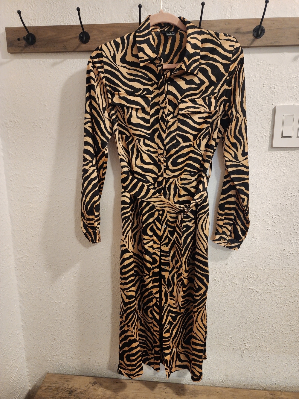 Chic Black and Tan Tiger/zebra Animal Print Satin Like Statement Dress - Picture 2 of 10